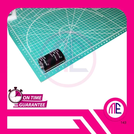 B43543-S9827 820uF 400V DIP3 (L= 5.6 cm W= 2.9 cm)